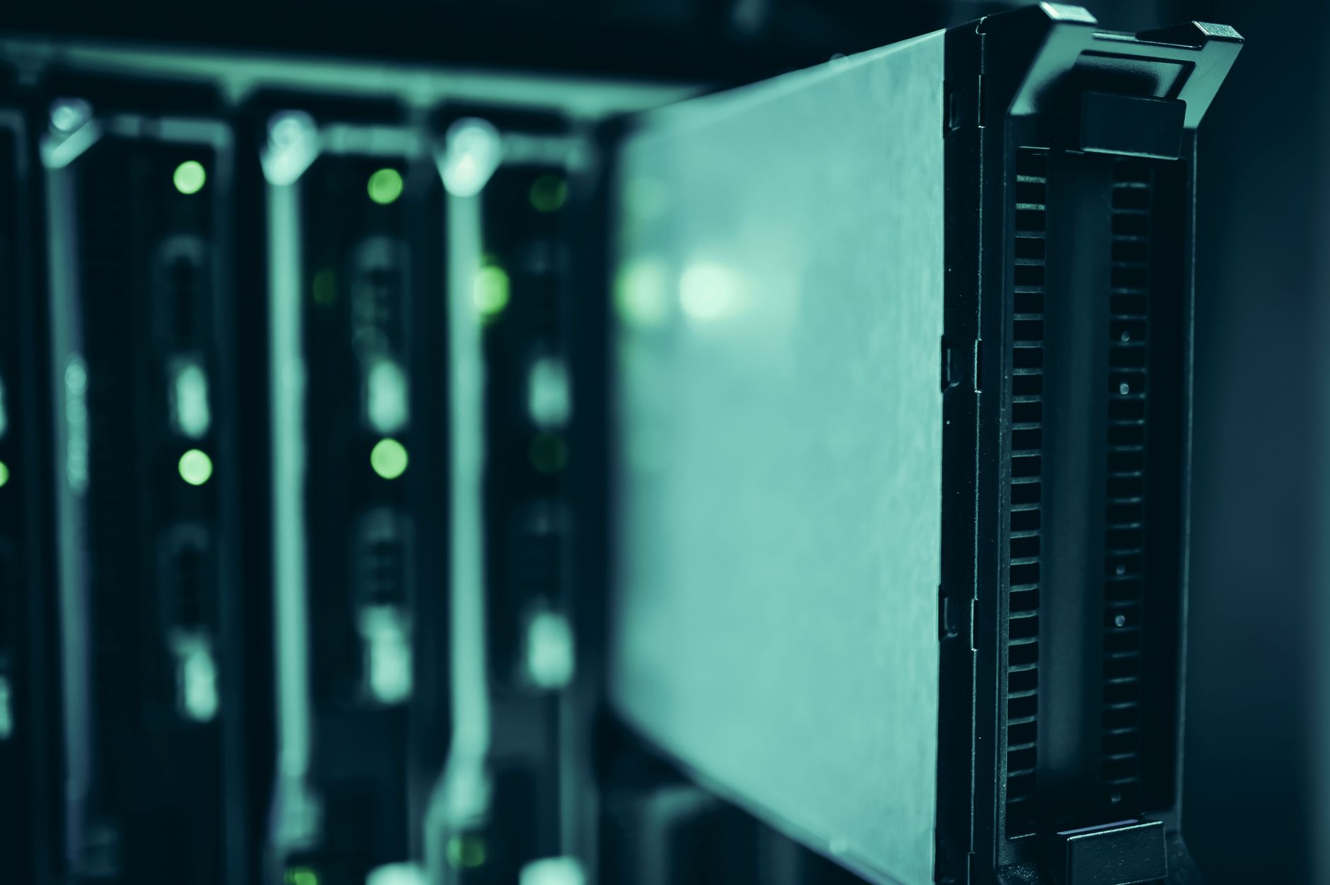 Lokale KI-Assistenz: On-Premise-Sprachmodell mit RAG für Unternehmen